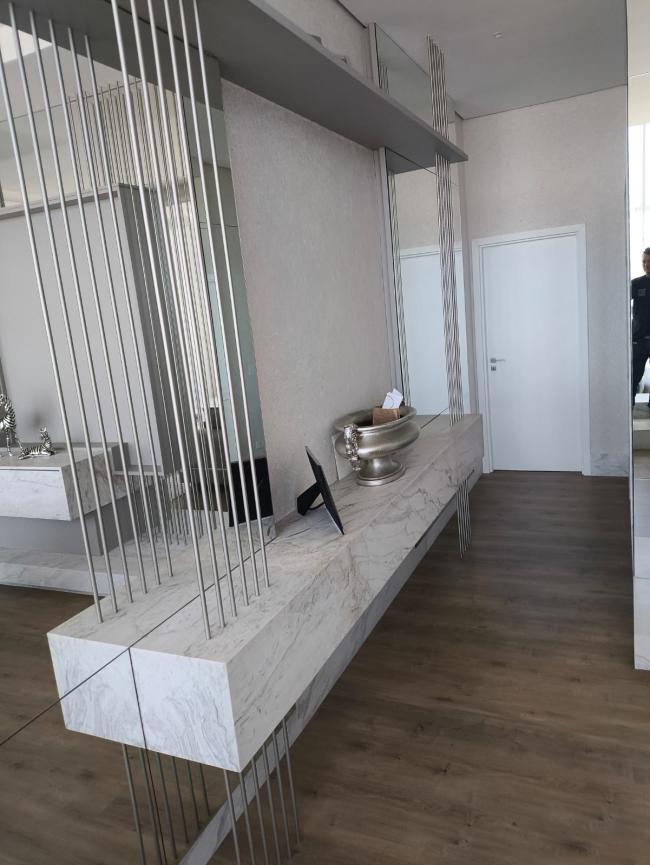 Aparador em M�rmore Branco Paran� 